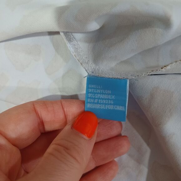 J McLaughlin Signature Catalina Cloth Blue Animal Print Top Size M Preppy - Picture 5 of 6